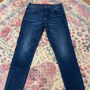 Miss Me shark bit hem ankle skinny jean